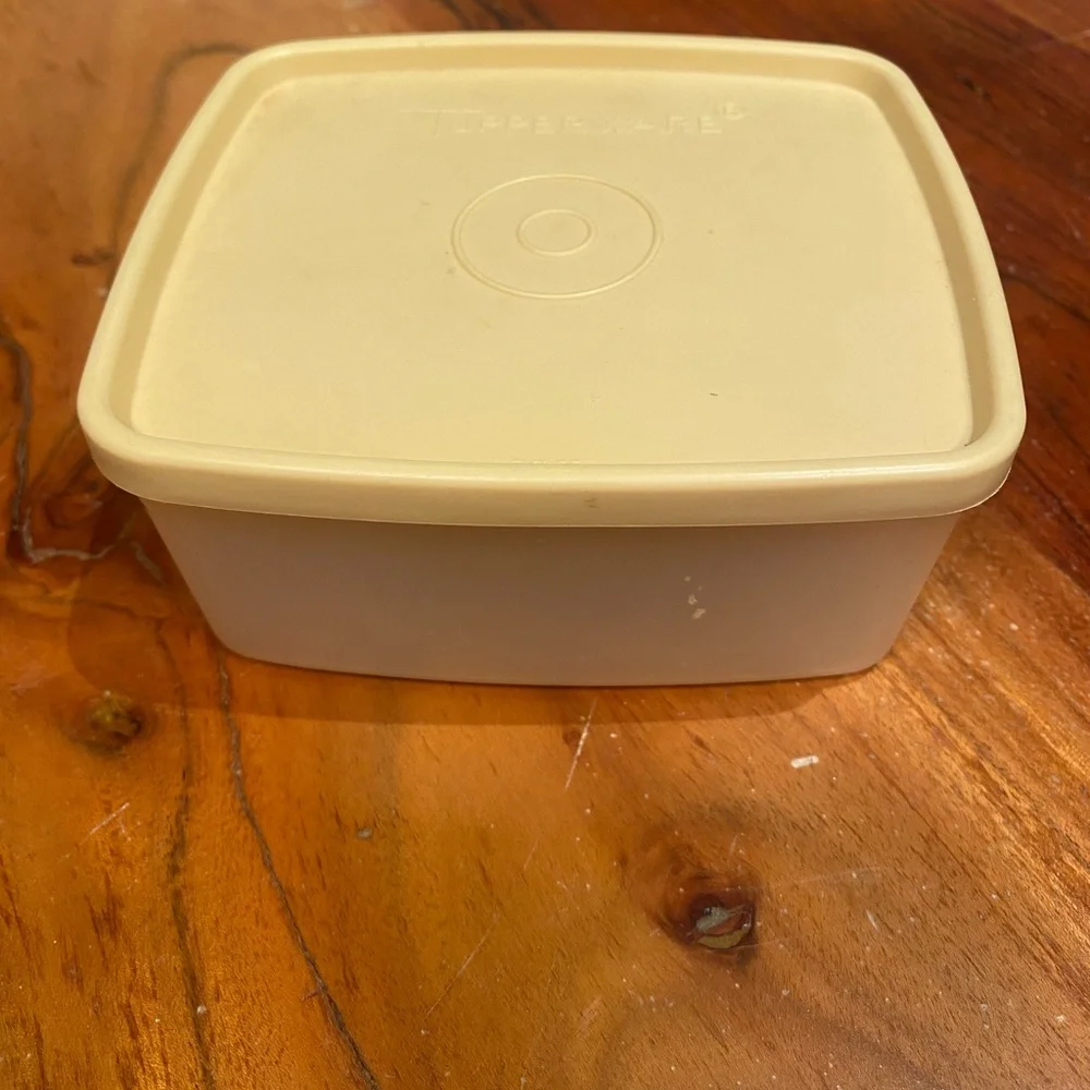 Tupperware square‎ sheer container with almond lid